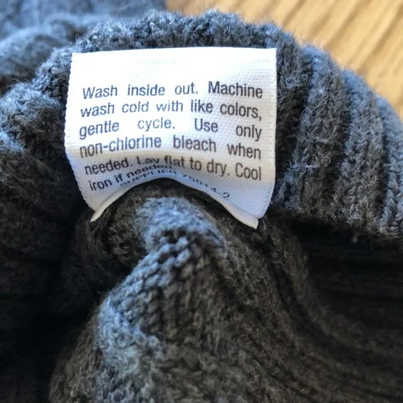 St. John’s Bay cable sweater size medium - Picture 4 of 5